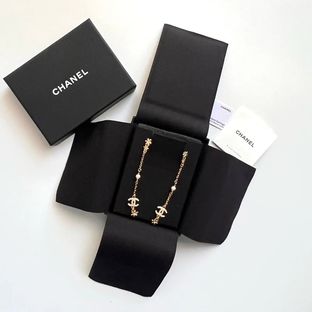CHANEL 🆕 pearl